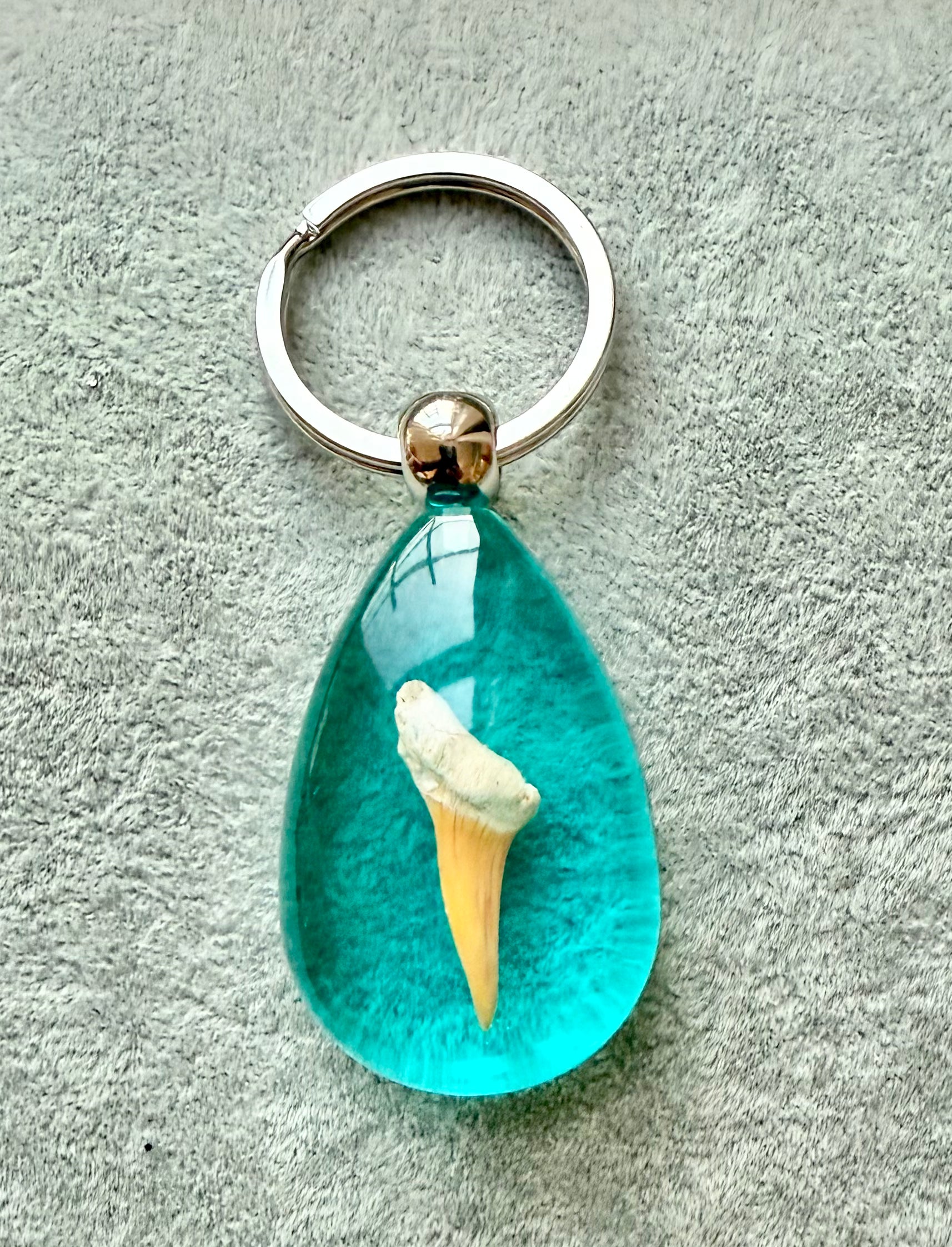Shark teeth/insect keychain/Glow in dark /鲨魚齿/匙扣